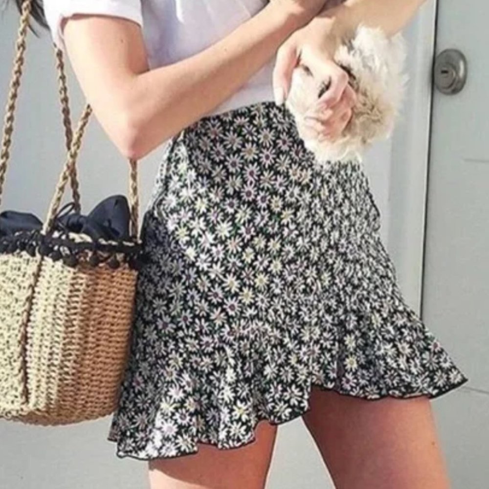 ZARA dainty daisy print ruffled mini skirt XS